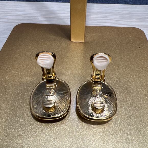 Kenneth Jay Lane "Treasures of the Duchess" Headlight Crystal Clip-On Earrings - Picture 4 of 6